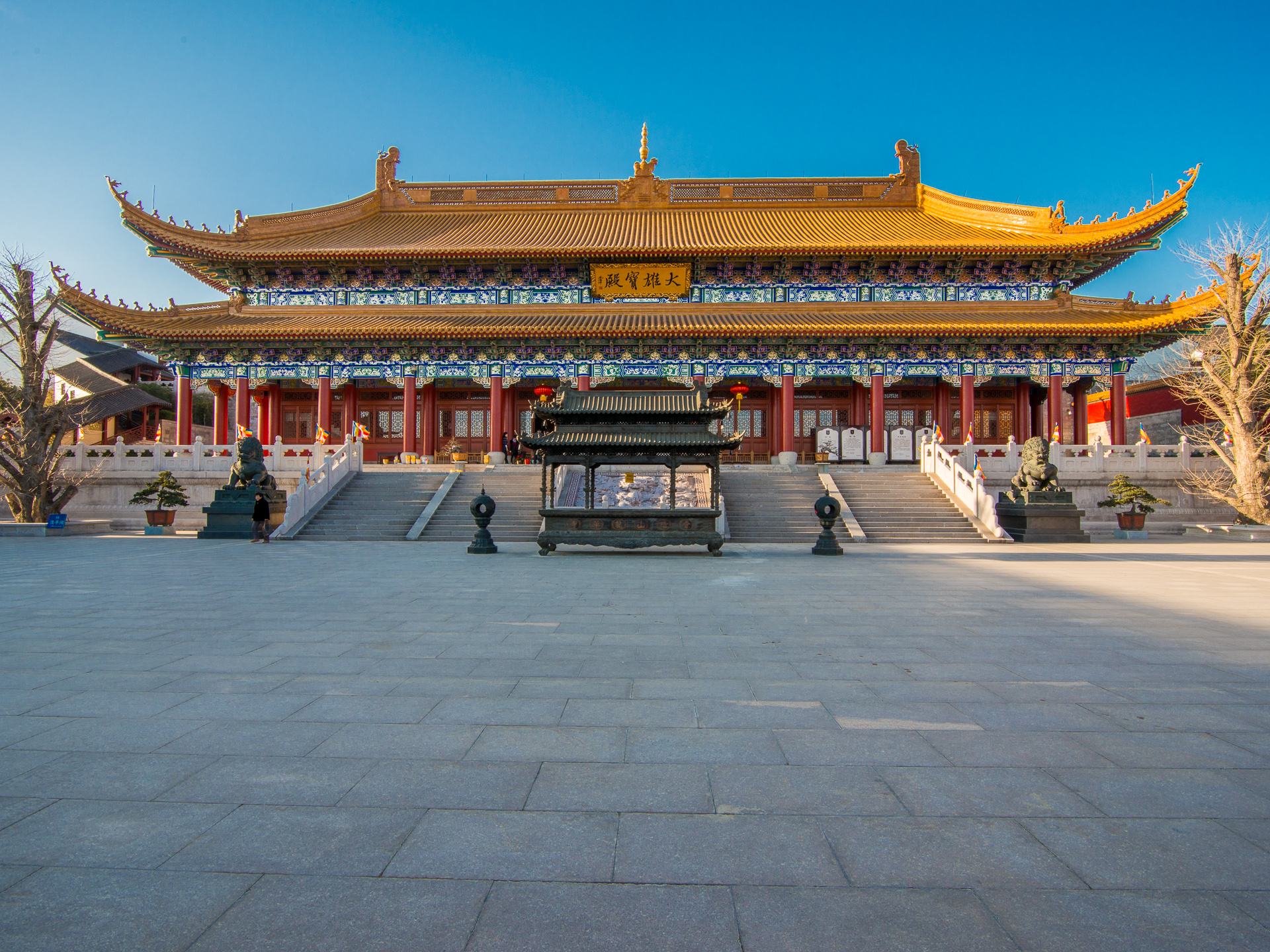 Longhua Temple, the Oldest and Largest Temple in Shanghai