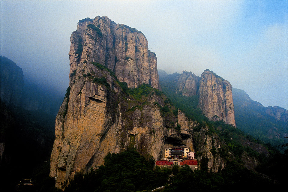 Yandang Mountain: Beautiful Mountains in Daytime and Imaginary Images at Night